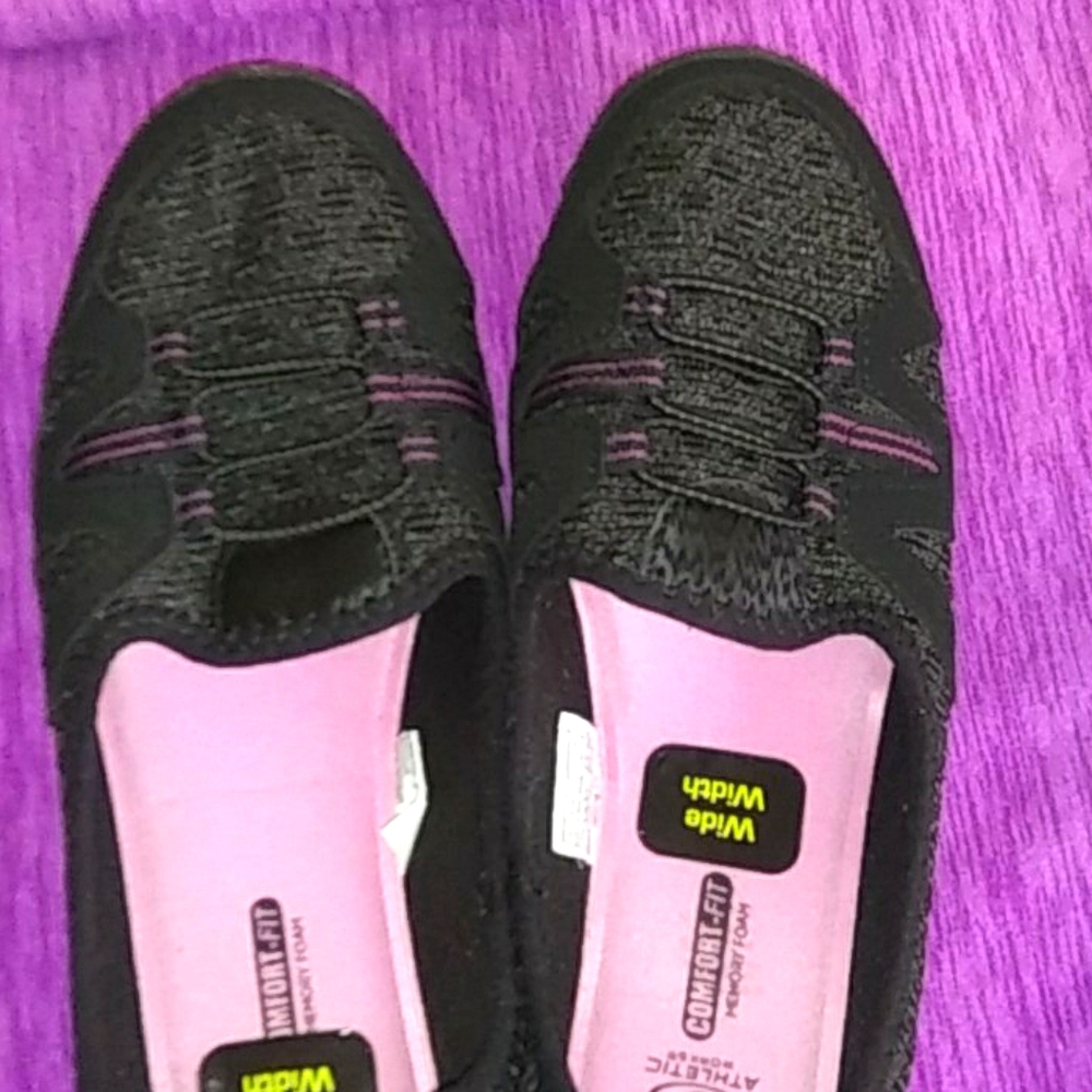 Memory foam comfort fit athletic walking shoe
